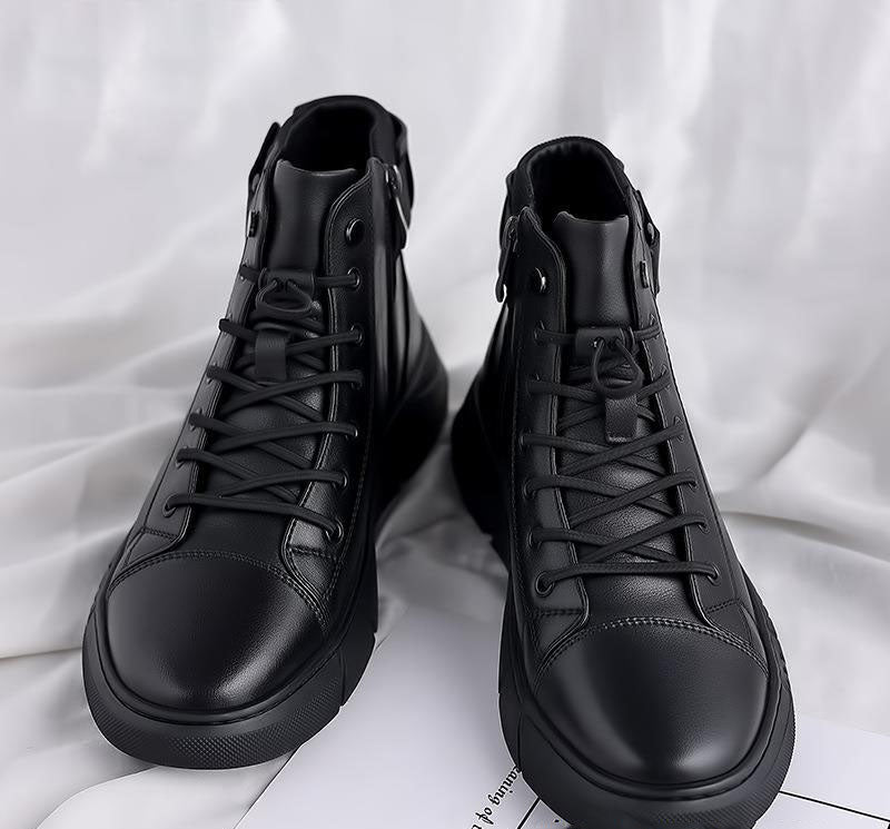 Modische Martin-Stiefel in Übergröße.