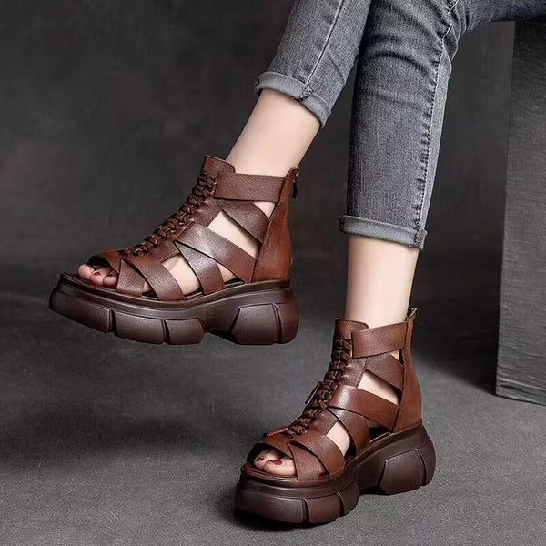 Neue Frühlings- und Sommersandalen.