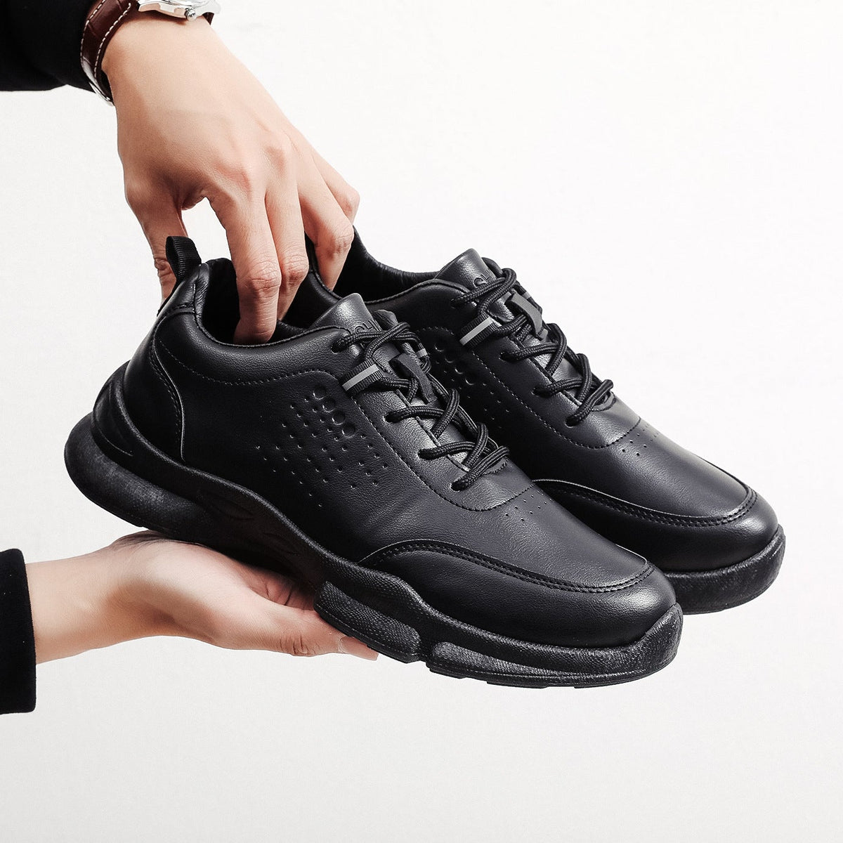 Atmungsaktive Freizeitschuhe für Herren.