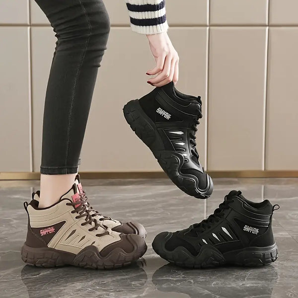 Freizeit- und Outdoorschuhe für Damen.