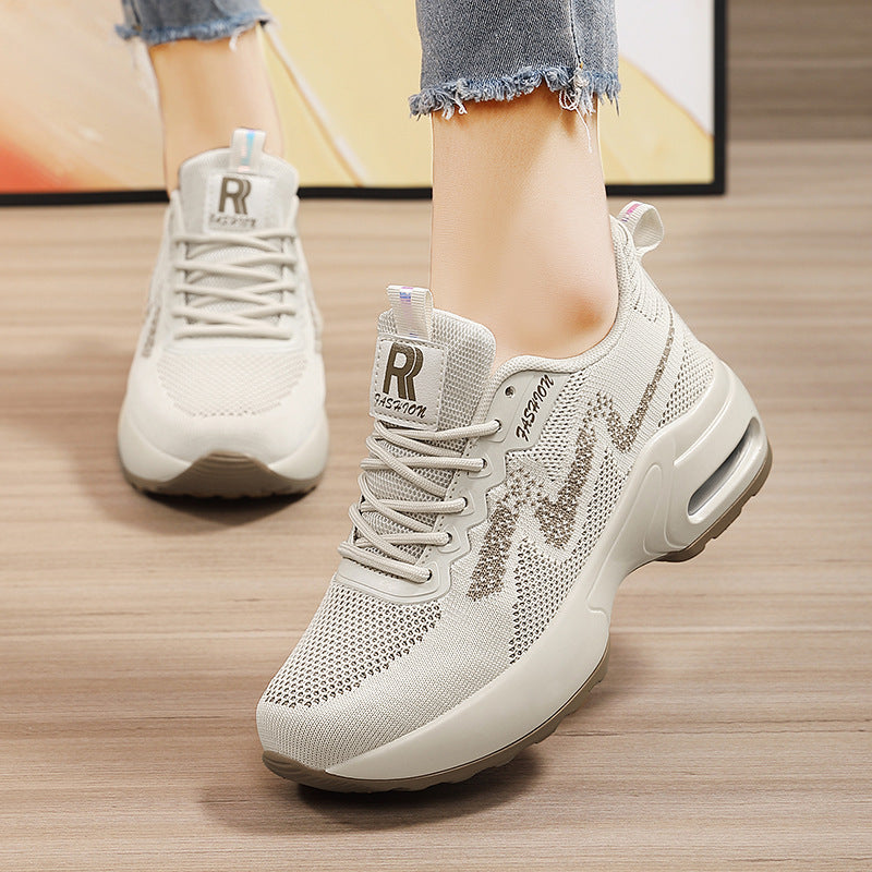 Atmungsaktive Sportschuhe.