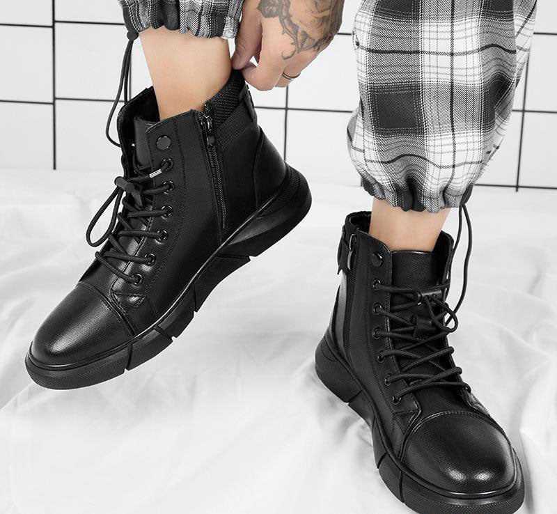 Modische Martin-Stiefel in Übergröße.