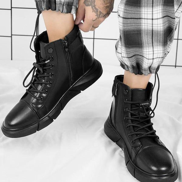 Modische Martin-Stiefel in Übergröße.