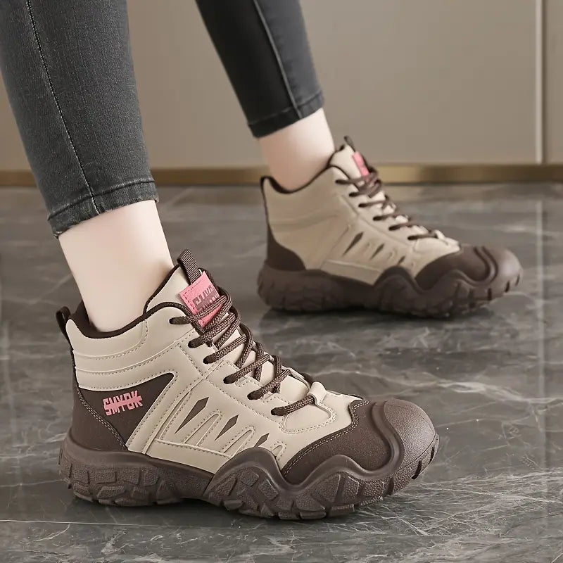 Freizeit- und Outdoorschuhe für Damen.