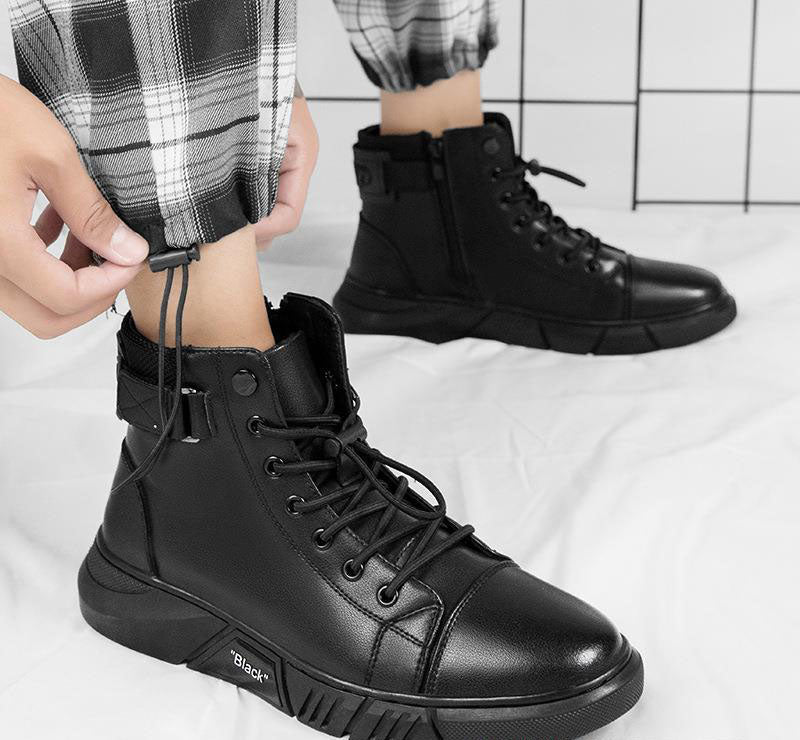 Modische Martin-Stiefel in Übergröße.