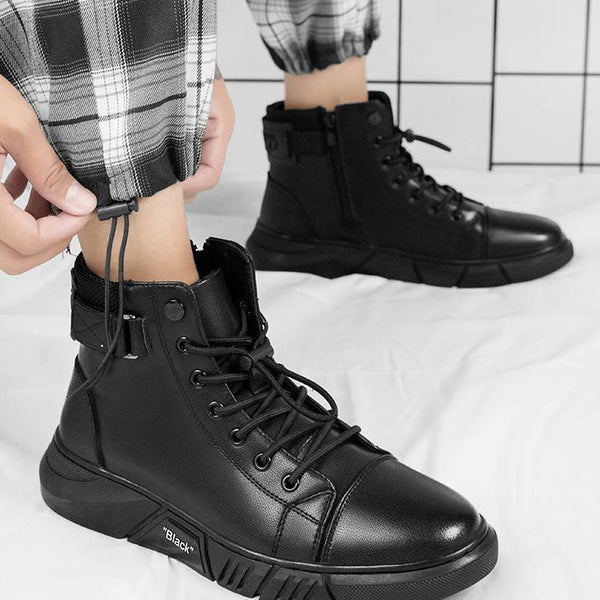Modische Martin-Stiefel in Übergröße.