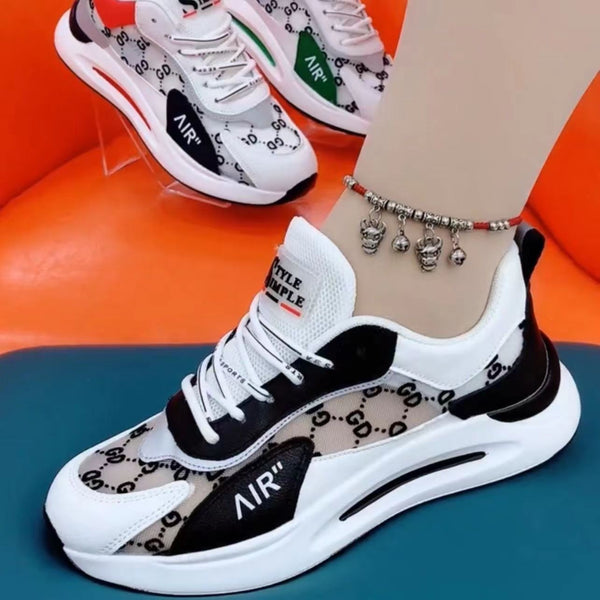 Neue atmungsaktive Sportschuhe