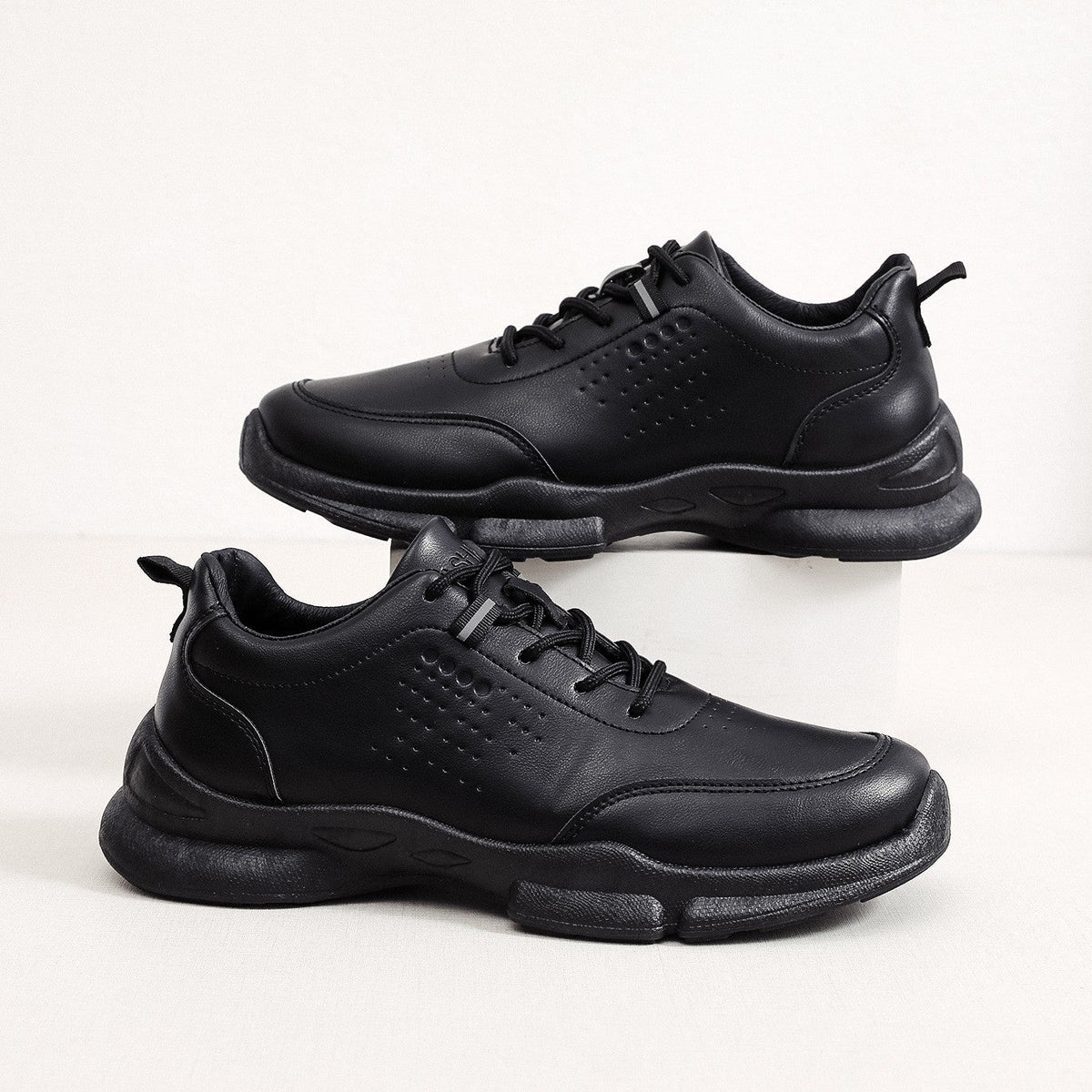 Atmungsaktive Freizeitschuhe für Herren.