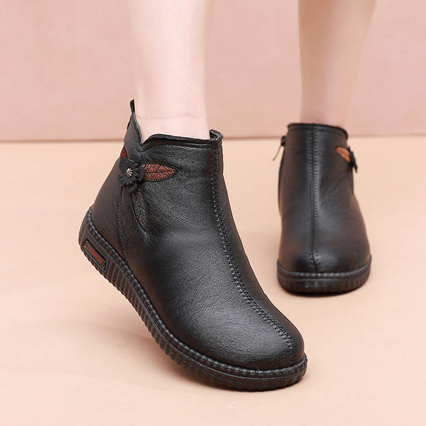 Weiche, flache Schuhe für ältere Menschen.