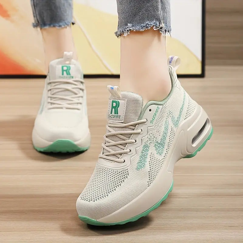 Atmungsaktive Sportschuhe.