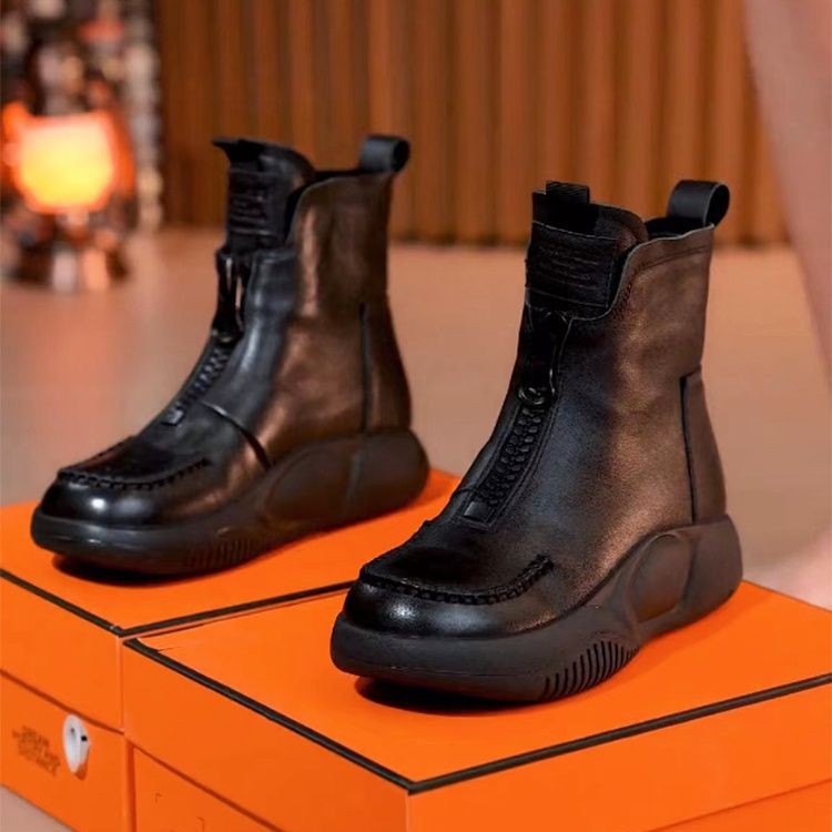 Neue Winter-Schneestiefel für Damen.