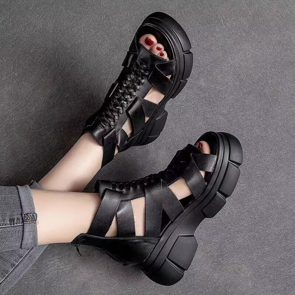 Neue Frühlings- und Sommersandalen.