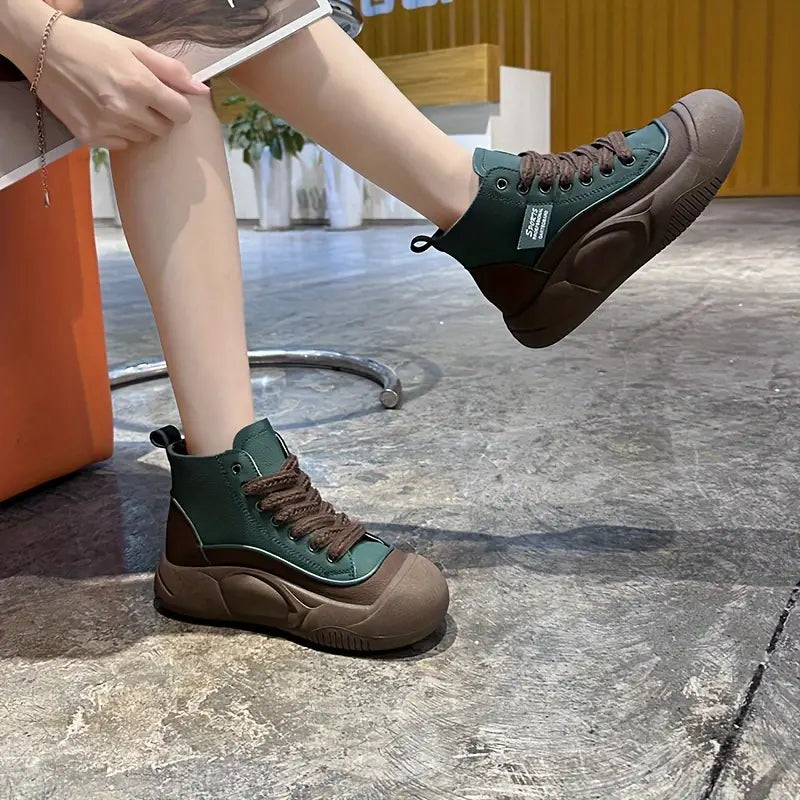 Botas altas de moda para mujer. 