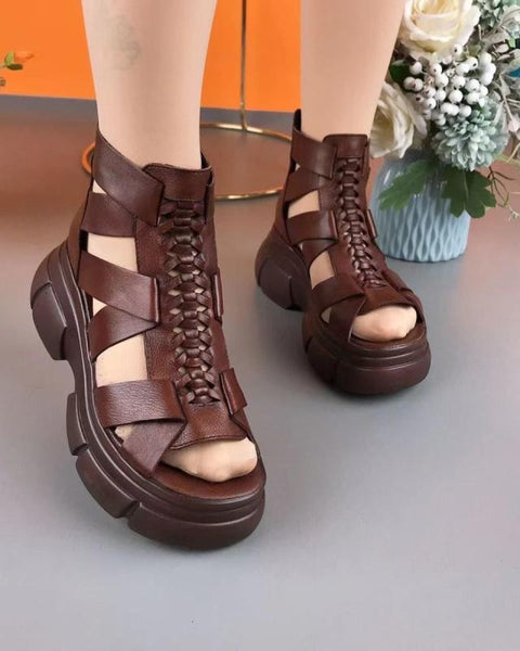 Neue Frühlings- und Sommersandalen.