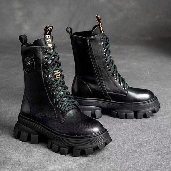 Hohe Martin-Stiefel mit dicker Sohle und Fleecefutter