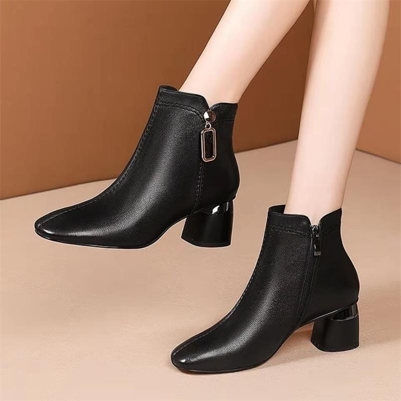 Britische Martin-Stiefel mit klobigem Absatz
