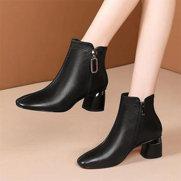 Britische Martin-Stiefel mit klobigem Absatz