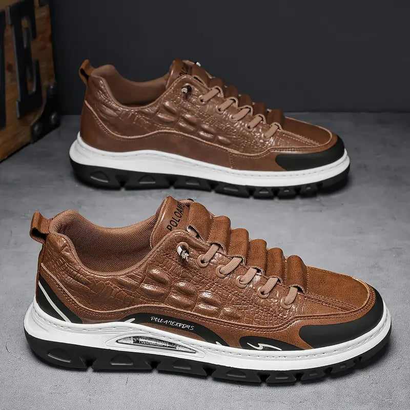 Herrenschuhe aus Leder mit Kroko-Prägung.