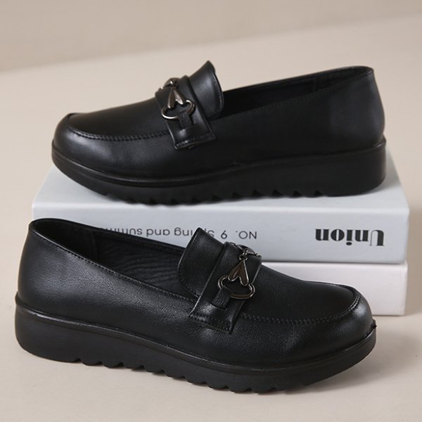 Rutschfeste weich besohlte Schuhe aus echtem Leder