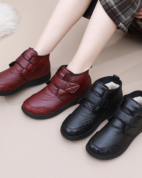 Winterliche, verdickte Mutterschuhe und Baumwollstiefel.