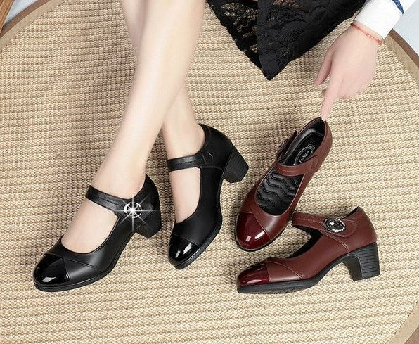 Bequeme Lederschuhe mit Blockabsatz