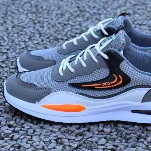 Atmungsaktive Sportschuhe aus Mesh