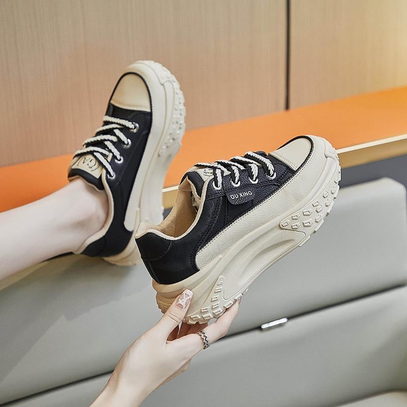 Schuhe mit hohem Plateauabsatz