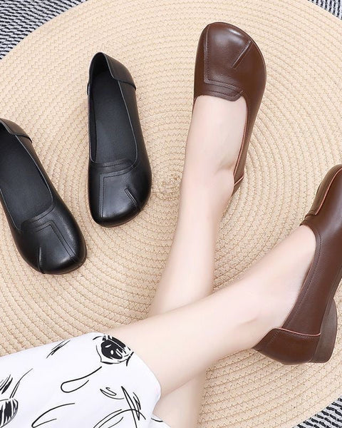 Bequeme Lederschuhe mit weicher Sohle und runder Spitze