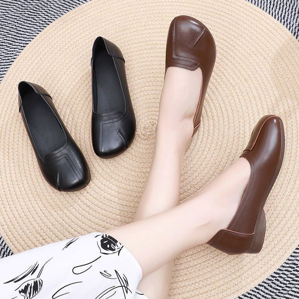 Bequeme Lederschuhe mit weicher Sohle und runder Spitze