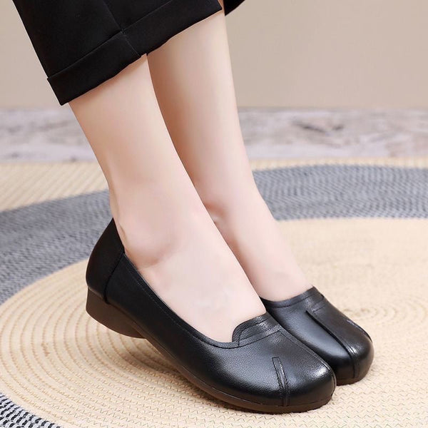 Bequeme Lederschuhe mit weicher Sohle und runder Spitze