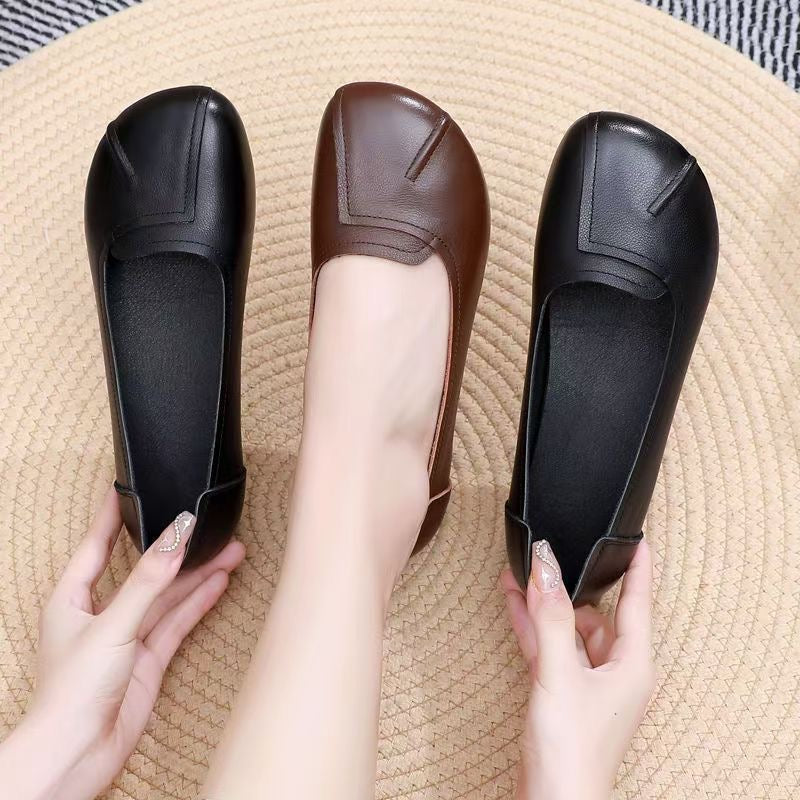Bequeme Lederschuhe mit weicher Sohle und runder Spitze