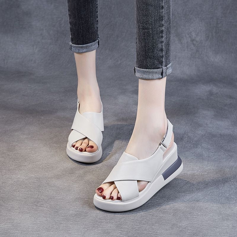 Sandalias cruzadas con cuña