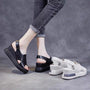 Wedgesandalen mit überkreuzten Riemen