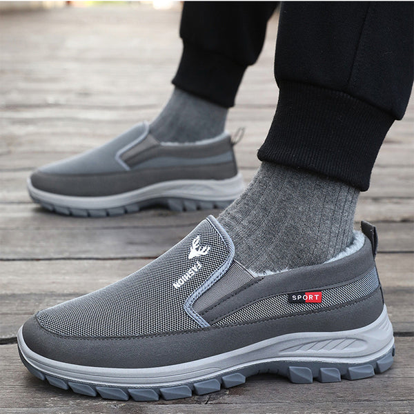 Rutschfeste klobige Wanderschuhe