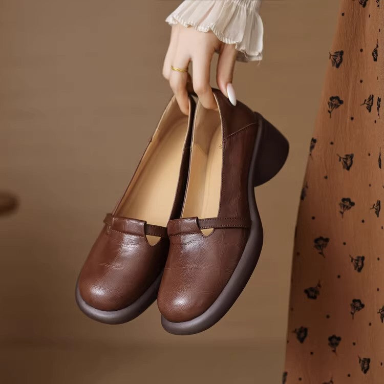 Retro-Pumps mit runder Zehenpartie und Blockabsatz