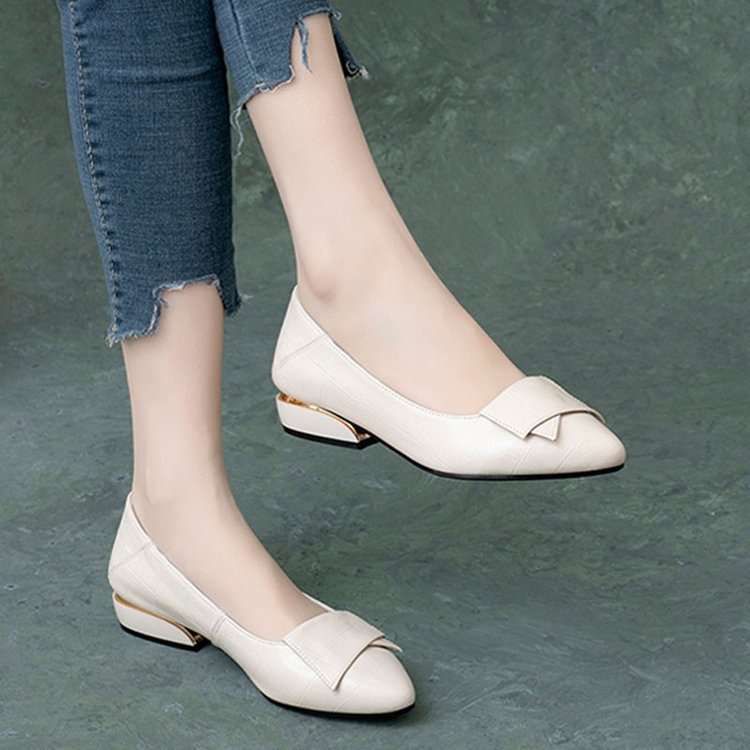 Damenschuhe mit kurzem Absatz 2025