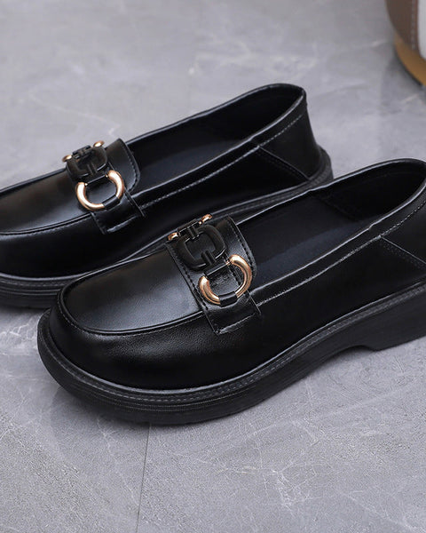 Damenlederschuhe in Schwarz und Weiß 2025