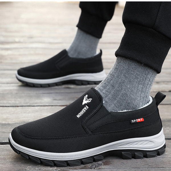 Rutschfeste klobige Wanderschuhe