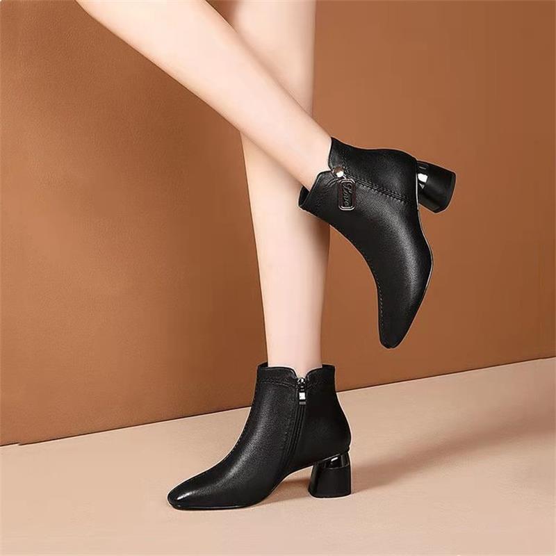 Britische Martin-Stiefel mit klobigem Absatz