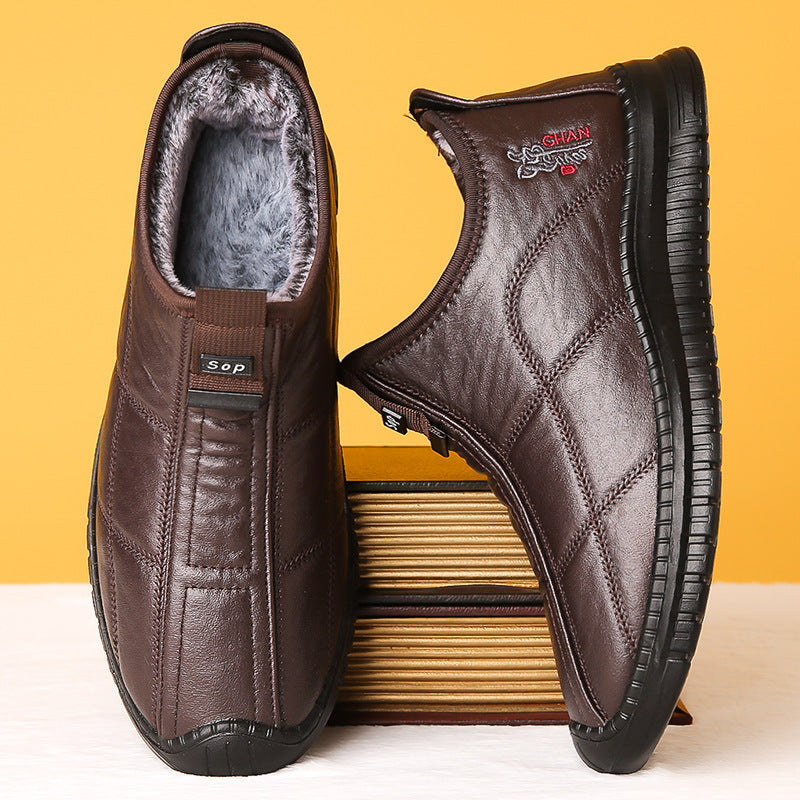 Rutschfeste klobige Wanderschuhe