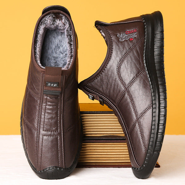 Rutschfeste klobige Wanderschuhe