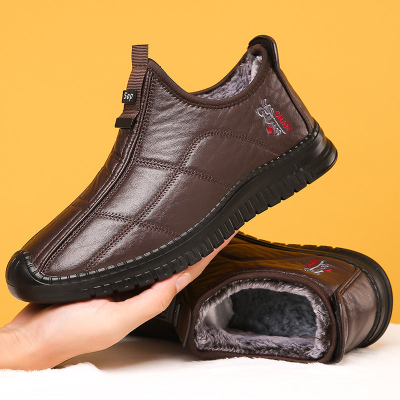 Rutschfeste klobige Wanderschuhe