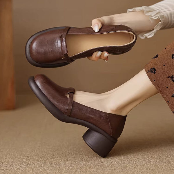 Retro-Pumps mit runder Zehenpartie und Blockabsatz