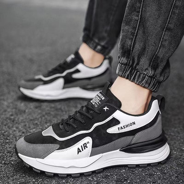 Neue modische Ledersneaker