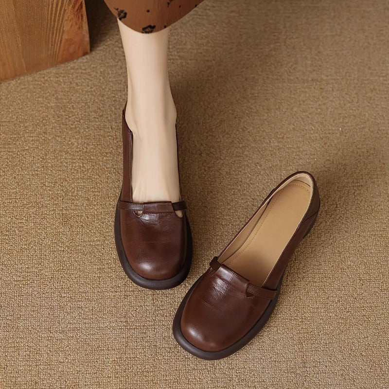 Retro-Pumps mit runder Zehenpartie und Blockabsatz
