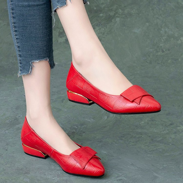Damenschuhe mit kurzem Absatz 2025