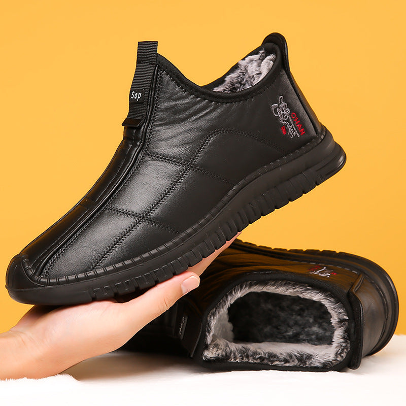 Rutschfeste klobige Wanderschuhe