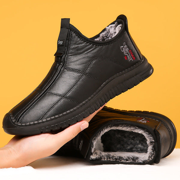 Rutschfeste klobige Wanderschuhe