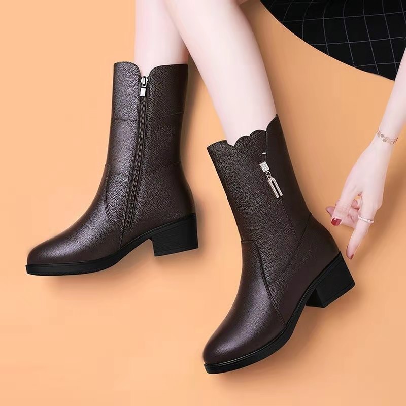 Weiche Lederstiefel mit Blockabsatz