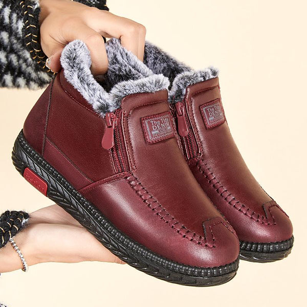 Neue warme, dick mit Wolle gefütterte Schuhe.